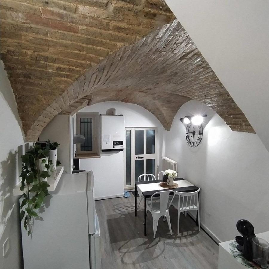 דירות אטרי Casa In Centro Storico Vista Gran Sasso מראה חיצוני תמונה